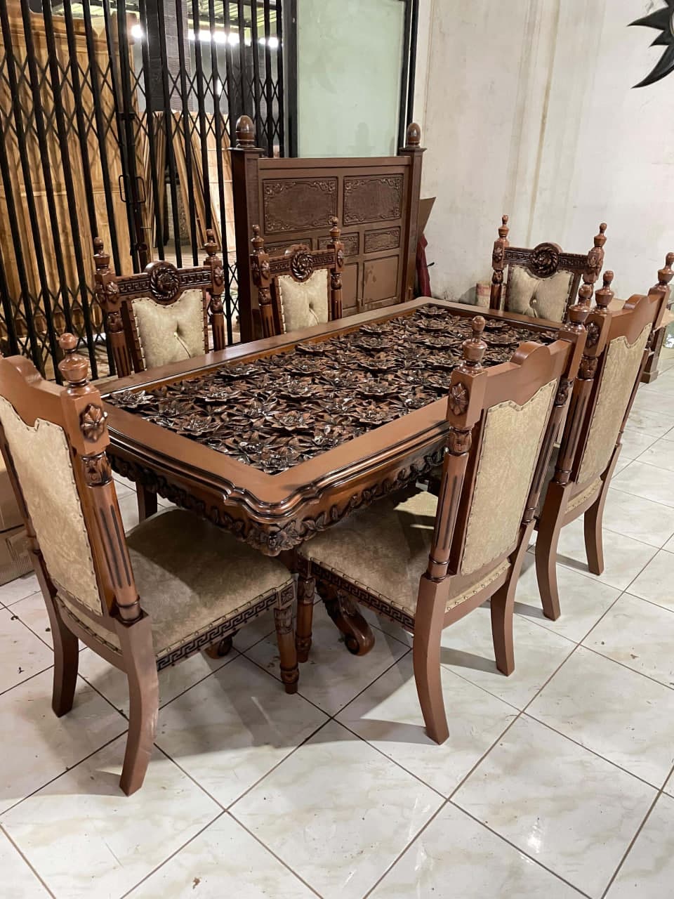 Meja Makan 15