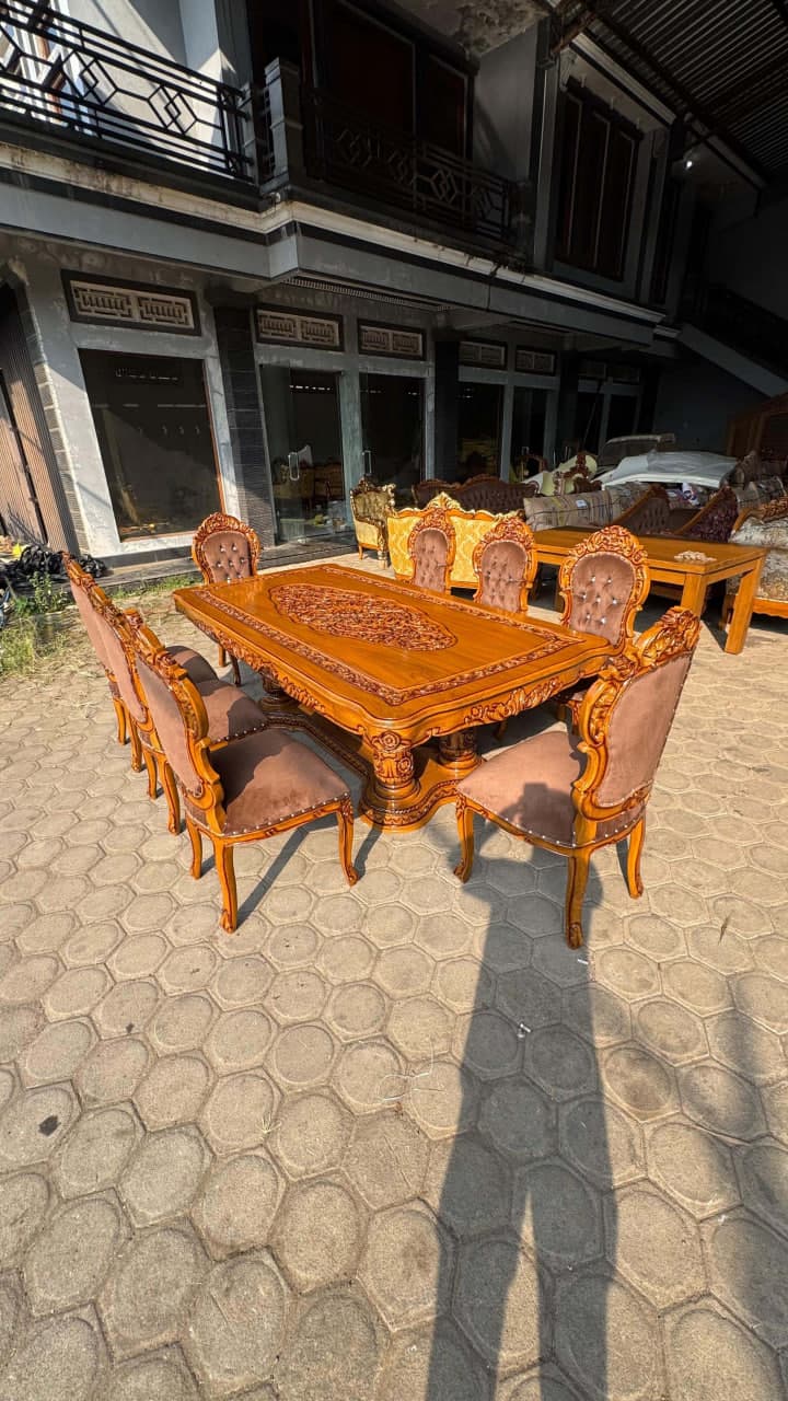 Meja Makan 16