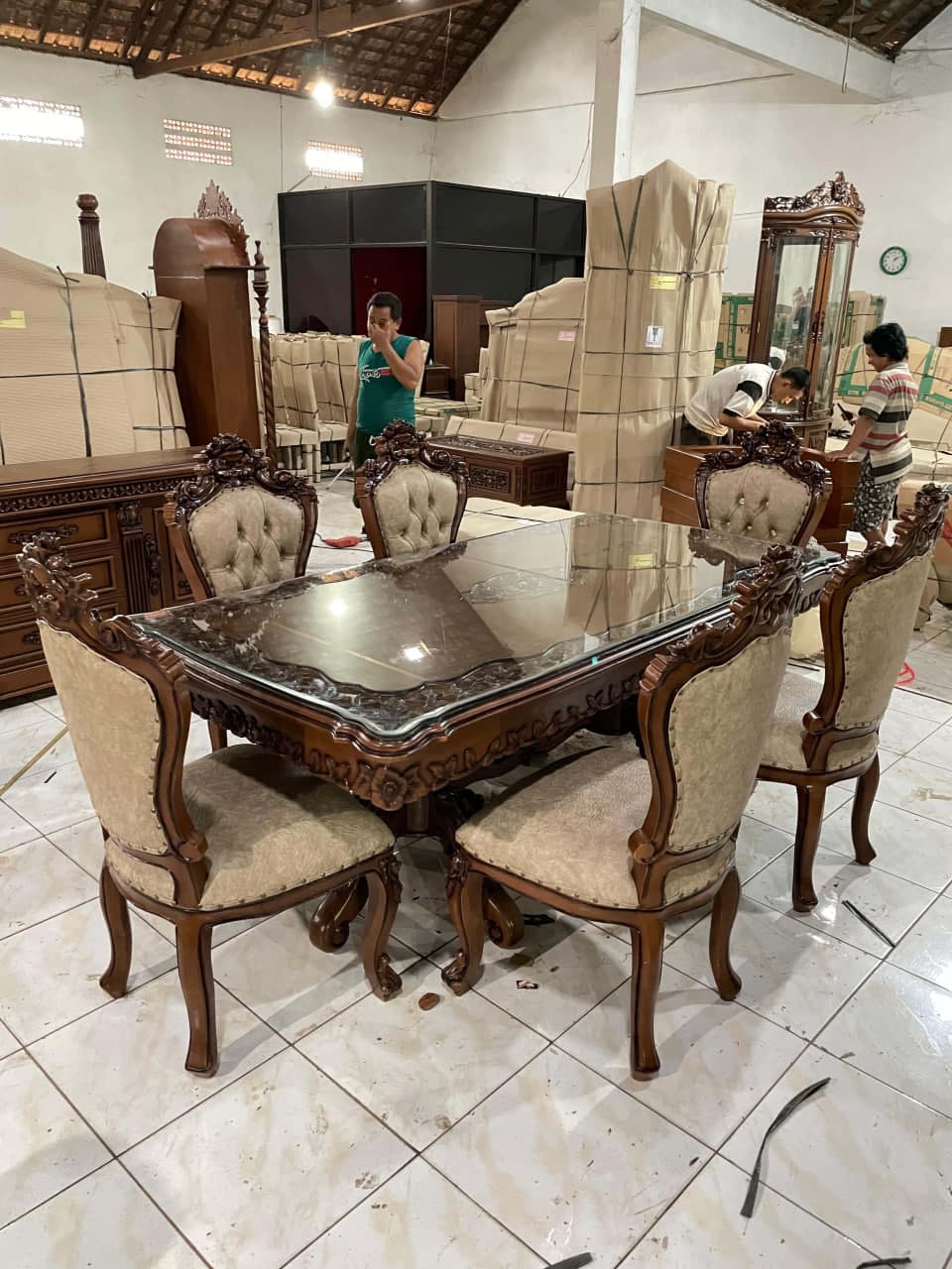 Meja Makan 17