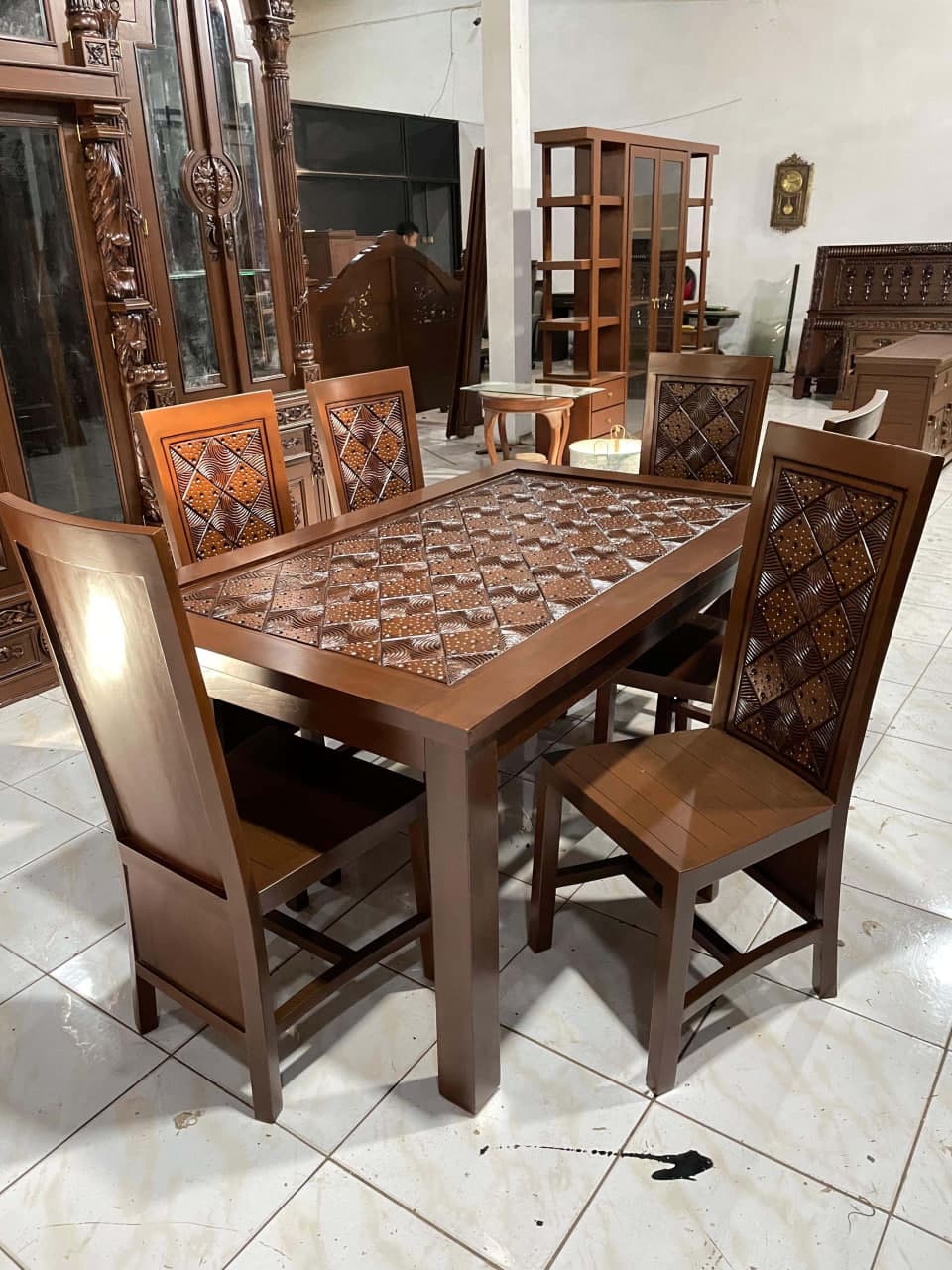 Meja Makan 19