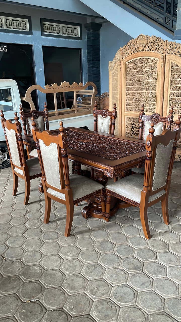 Meja Makan 22