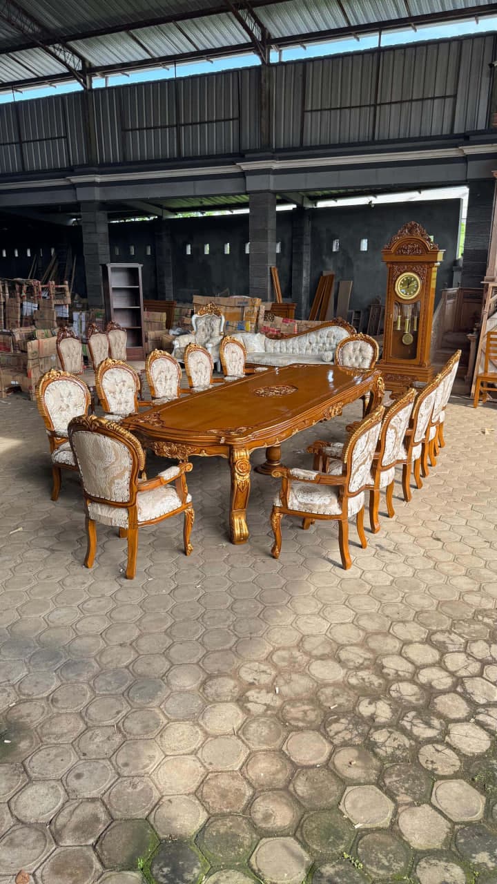Meja Makan handcrafted dining table